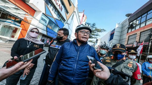 Pemkot Bandung Segera Tertibkan Parkir Liar dan PKL di Kawasan Alun-alun