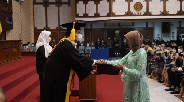 Mengharukan Rika Kurnia Wati Meninggal Sebelum Wisuda Sarjana UNS