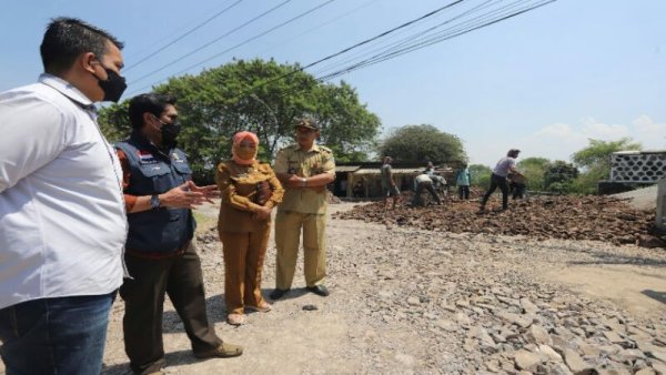 Anggota Dewan Tinjau Perbaikan Jalan Cimencrang