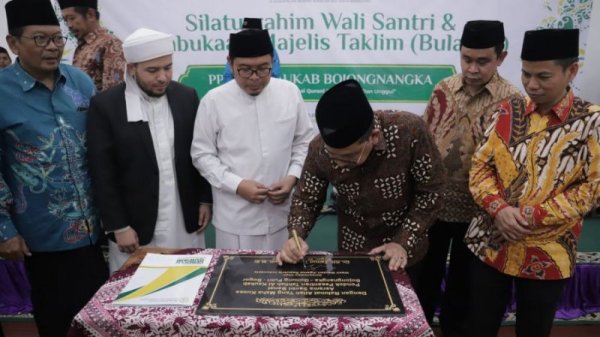 Wamenag Ajak Santri Teguh Hormati Guru, Ulama, dan Kiai