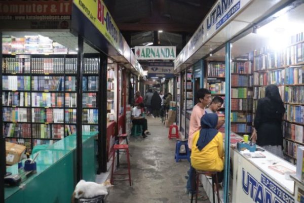 Pasar Buku Palasari, Surganya para Pencinta Buku