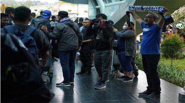 Rombongan Persib Disambut Bobotoh Samarinda