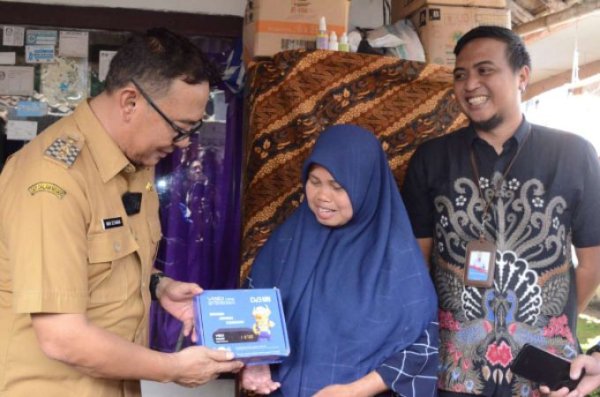 SABA DESA | Pemkab Bogor Bagikan STB Gratis bagi Warga Kurang Mampu