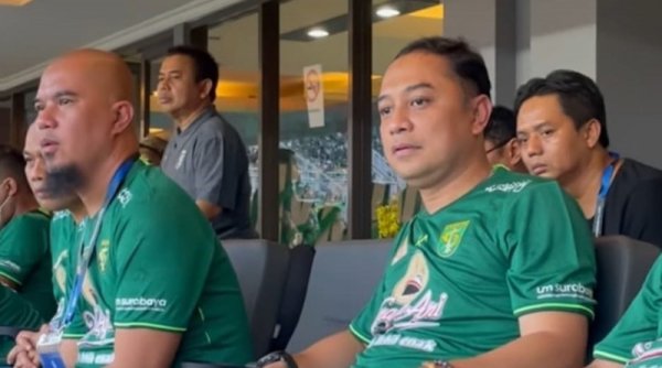 Ahmad Dhani Bersama Eri Cahyadi Nobar Persebaya vs Bali United