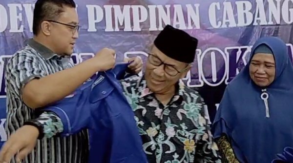 H. Asep Ikhsan "Dibuang" Golkar, "Dirangkul" Demokrat