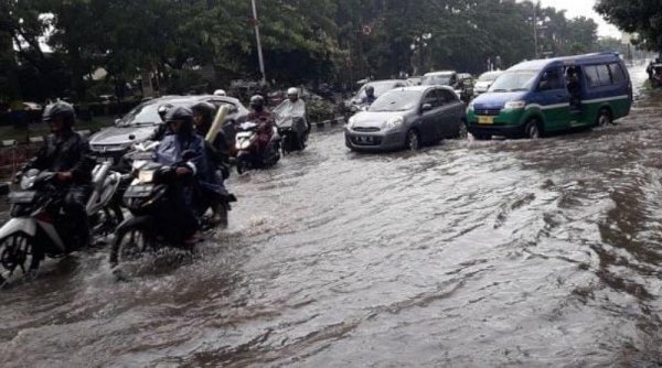 Sering Diguyur Hujan, Sebagian Ruas Jalan Kota Bandung Tergenang Air