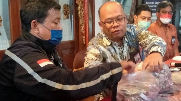 Samin Bernasib Apes, Uang Tabungan untuk Ibadah Haji Dimangsa Rayap