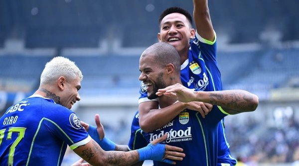 LIGA 1 | Babak Pertama Persib Unggul 4 - 0