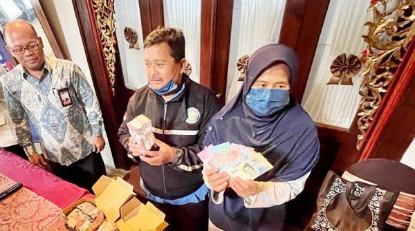 Uang Samin untuk Berhaji yang Dimangsa Rayap Dapat Pengganti Rp 20,220 Juta