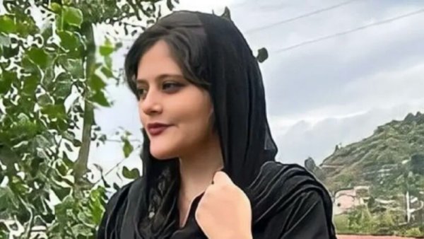 Tak Benar Pakai Hijab, Wanita Iran Ditahan dan Meninggal dalam Tahanan