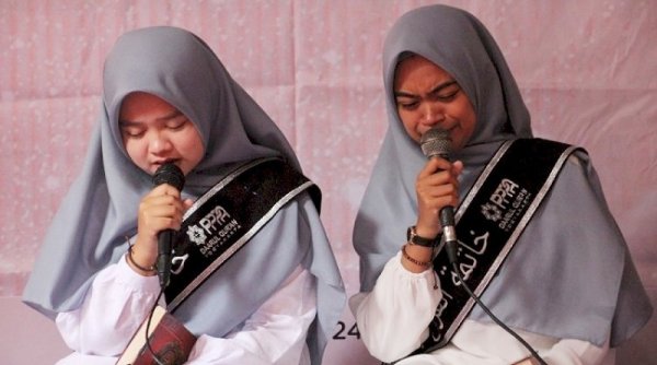 Tangis Haru Saat Laola dan Husnul Menyelesaikan Hapalan 30 Juz Al Qur'an
