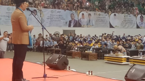Ridwan Kamil dan Saiful Huda Hadir di Acara Wisuda Akbar Santri TKA/TPA di Soreang