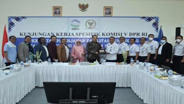 Dukung Sistem Penerbangan Bandara Kertajati, Komisi V Dorong Peningkatan Sarana dan Prasarana BMKG