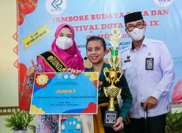 Yunimar Ajak Warga Perangi Kemiskinan dengan Membaca