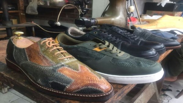 Hanya di Kota Bandung, Kulit Ceker Ayam Jadi Sepatu