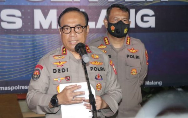 TRAGEDI KANJURUHAN | Polisi Temukan 46 Miras Oplosan Ukuran 550 ml di Stadion Kanjuruhan