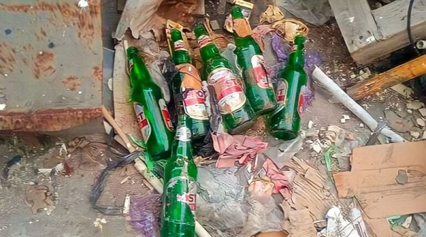 Botol Miras Bekas Tercecer di Gedung DPRD Surabaya, Ada Apa?