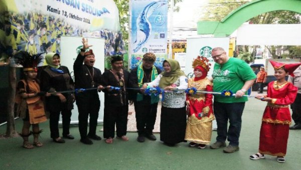 Hari Cuci Tangan, 5 SD di Kota Bandung Terima Alat Sanitasi Air Bersih