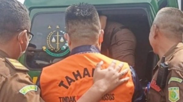 Terbukti Korupsi Rp. 713 Juta, Kades Kabandungan Diganjar Hukuman 4 Tahun Penjara