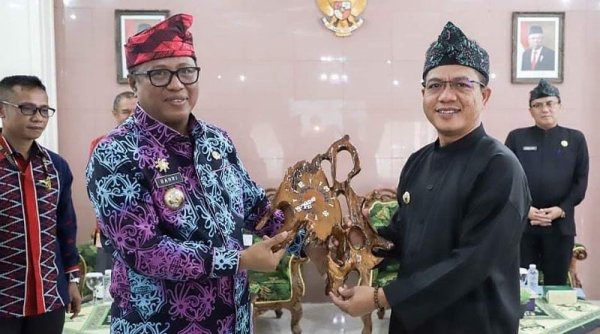 Pemkab Bandung dan Pemkab Muna Barat Sulteng Tanda Tangani Kerjasama