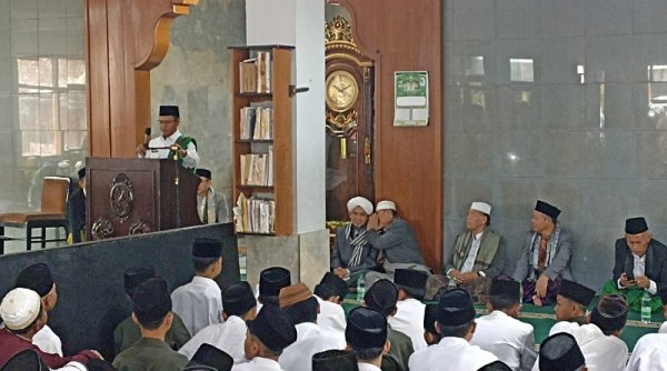 Hadiri Muludan di Ponpes Al Husaeni Ciparay,  Bupati Ungkap Anggarkan untuk Ulama dan Guru Ngaji Rp. 109 Miliar