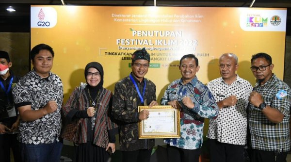 Bupati Bandung Bandung Raih Piagam Pembina Proklim 2022