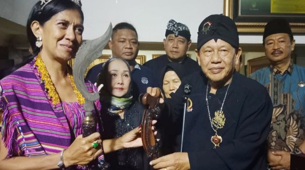 Ratu Aziza Borromeu, "Kami NKRI, kami cinta Indonesia, dimana keadilan buat kami?"