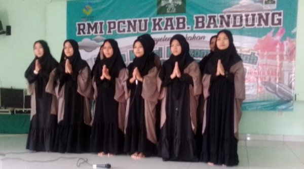 Ketua PCNU Kab. Bandung KH Asep Jamaludin Buka Lomba Kreasi Nadzom Alfiyah dan Baca Biografi Kiai Pesantren