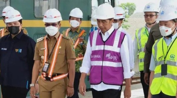 Tinjau Stasiun KCIC di Tegalluar, Jokowi Berharap Juni 2023 Bisa Dilaunching