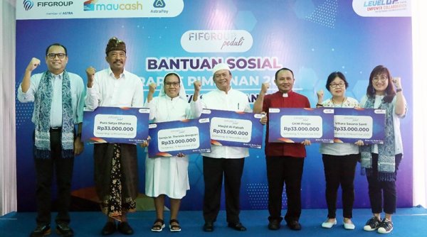 FIFGROUP Serahkan Bantuan Sosial kepada Perwakilan Lima Agama di Kota Semarang