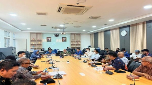 Komisi B Terima Aspirasi dari Forum Pedagang Pasar Baru Trade Center