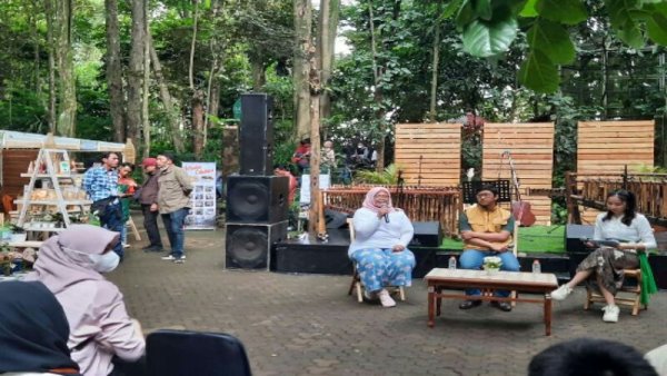 Opik Lepas Gaji Rp12 Juta Jadi Petani Jamur Tiram