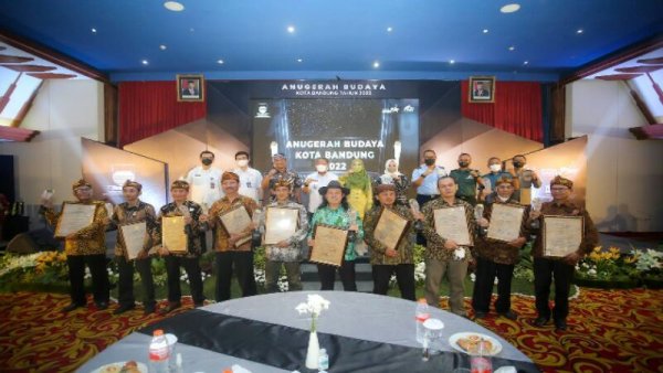 10 Budayawan Raih "Anugerah Budaya Kota Bandung"