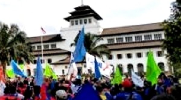 Marak Aksi Unjuk Rasa Buruh Tuntut Kenaikan Upah Minimum, Ini Daftar UMK Tahun 2022