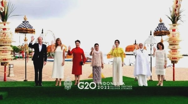 "Kemesraan" Beijing - Jakarta, Seperti Mesranya Iriana Jokowi dan Peng Liyuan