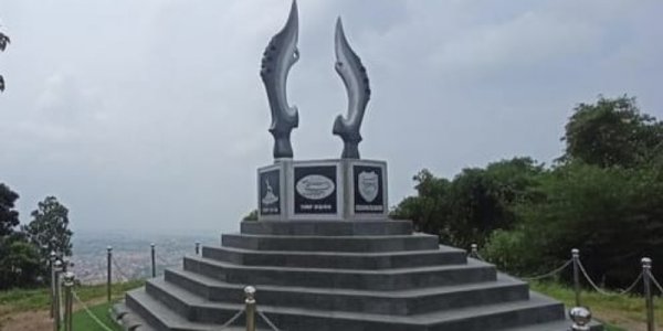 Kenapa Harus Ada "Tugu Kujang Papasangan" di Gunung Bohong Cimahi ?