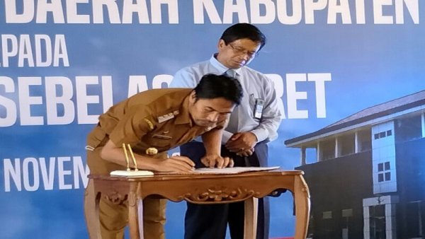 Pemkab Madiun Hibahkan Aset ke UNS untuk PSDKU di Kampus Caruban