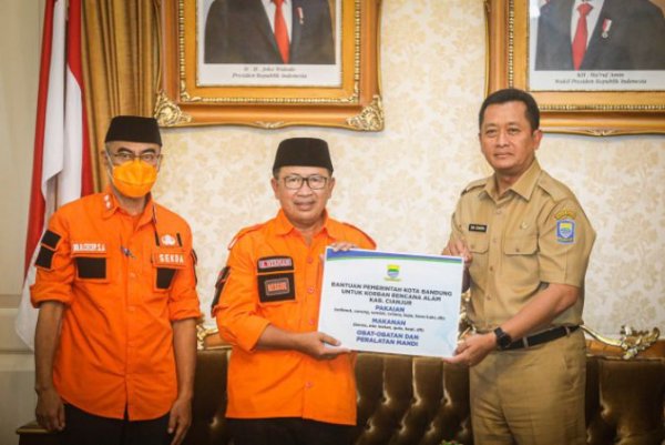 Bupati Cianjur Terima Langsung Bantuan Pemkot Bandung