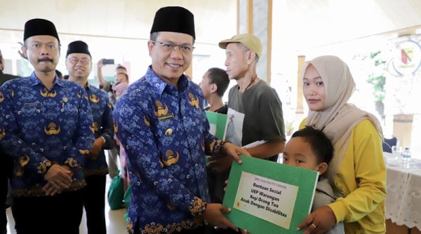 5.719 Penerima Manfaat Terima Bansos dari Pemkab Bandung