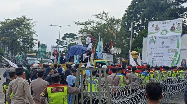 "Jangan Bicara Resesi, UMK Saja Dulu Sesuai Aturan!"