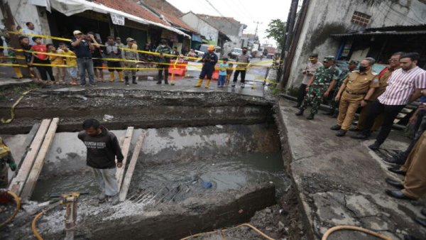 Jalur Vital, Yana Pastikan Jalan Cibolerang yang Ambles Segera Bisa Dilalui