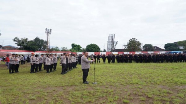 Polri Kerahkan Ribuan Personel Bersihkan Puing-puing Pascagempa Cianjur