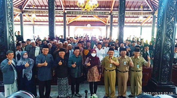 Pagi ini, Bupati Bandung dan Rombongan Peziarah Makam Wali Disambut Bupati Demak