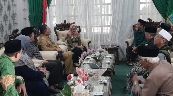 Rombongan Peziarah Kabupaten Bandung Disambut Hangat Bupati Jombang