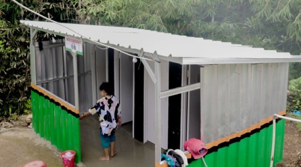 Hindari Penyakit Menular Pascabecana, DMC Dirikan MCK Memadai Bagi Penyintas