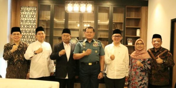 Silaturahmi ke MUI, KSAL Turut Luncurkan Buku Doa Khusus Prajurit TNI AL