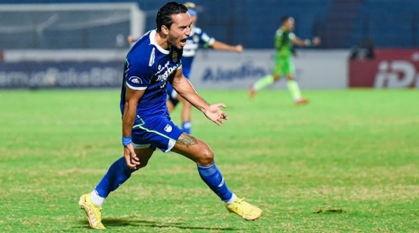 Ezra Senang Bisa Berkontribusi dalam Kemenangan  2-1 Persib Melawan Solo