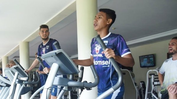 Setelah Menang dari Persis Solo, Para Pemain Persib Jalani Recovery Training
