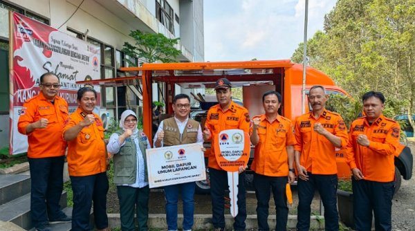 Ace Hasan Salurkan Bantuan Mobil Tanggap Darurat Bencana Untuk BPBD Bandung Barat