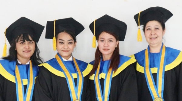 Sarjana Dari Balik Penjara, Tiga Warga Binaan Rutan Perempuan Surabaya Diwisuda